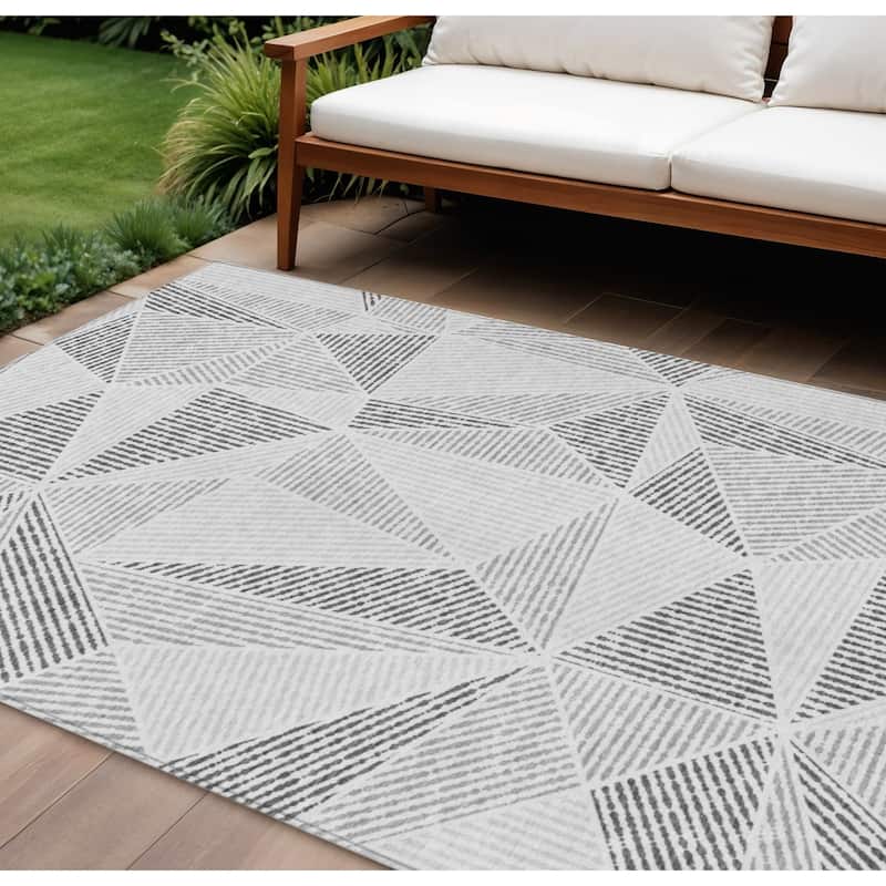 HomeRoots Geometric Transitional Rectangle Outdoor Rug - 10' X 14'