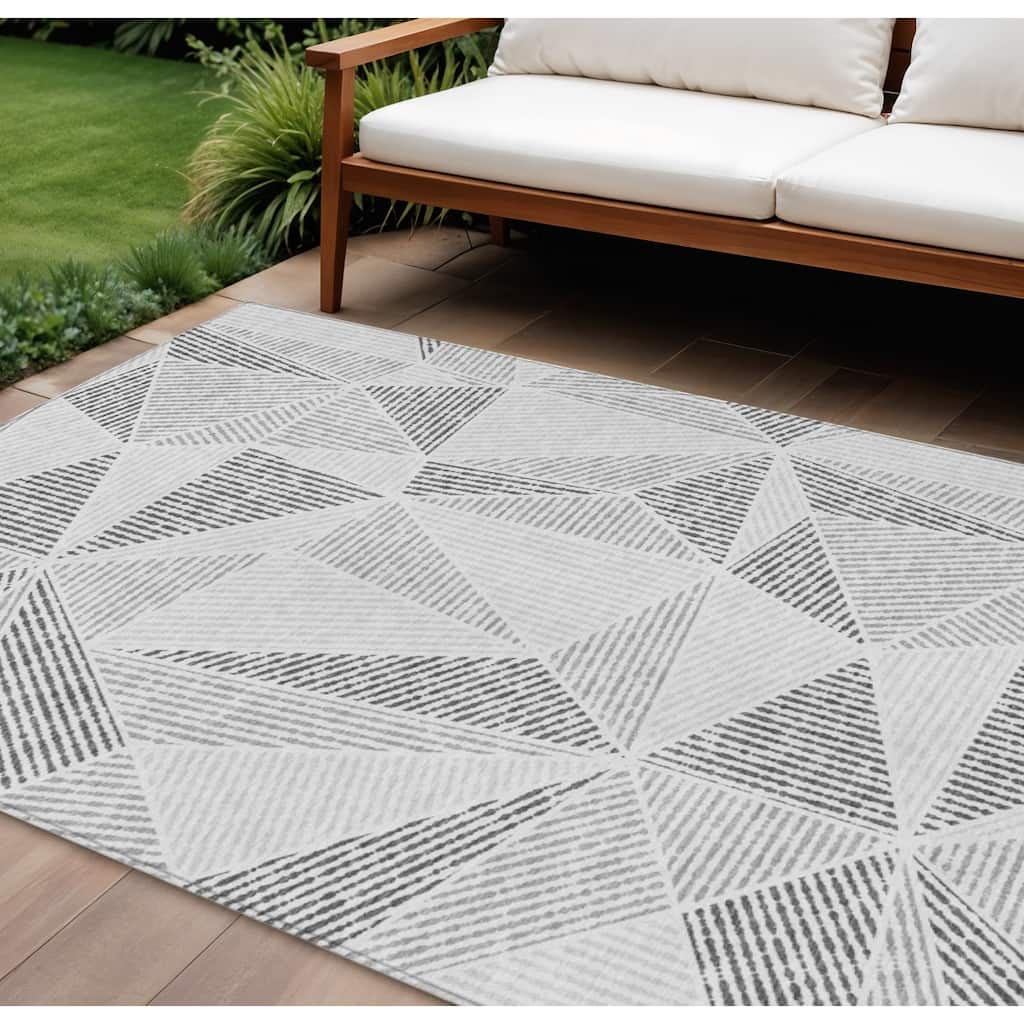 HomeRoots Geometric Transitional Rectangle Outdoor Rug