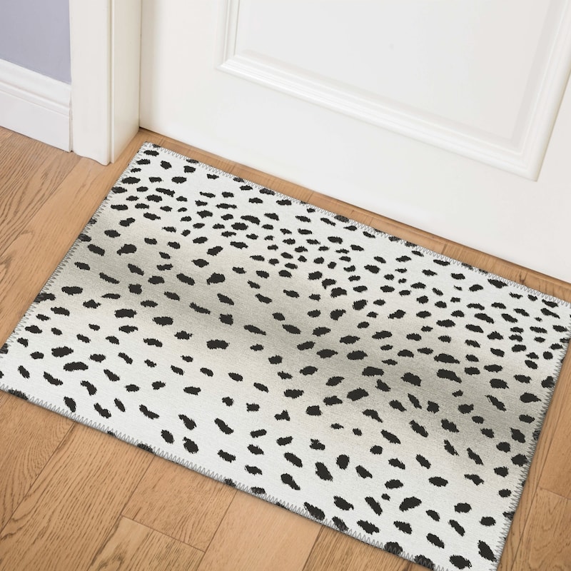 Indoor/ Outdoor Addison Safari Gazelle Animal Print Washable Area Rug - 1'8" x 2'6" - Pearl