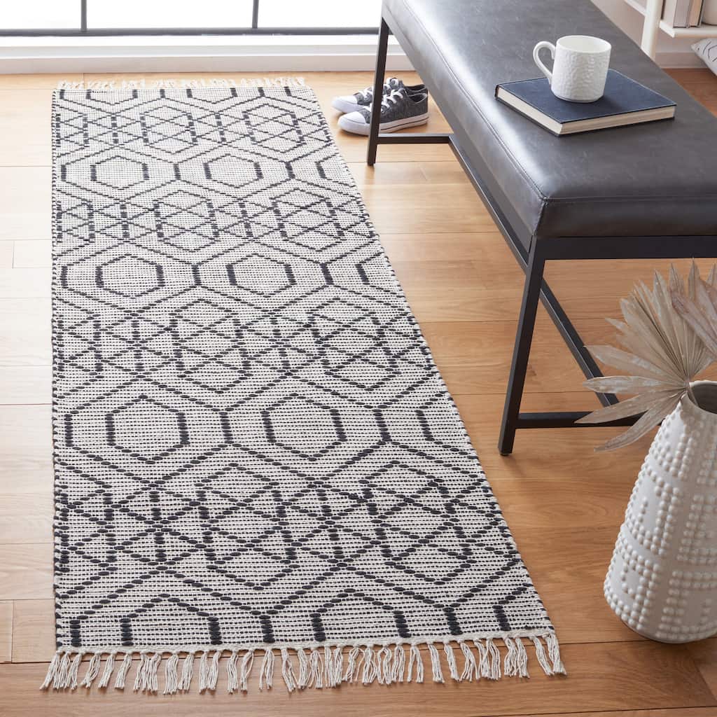 SAFAVIEH, Handmade Montauk Astridur Cotton Fringe Rug