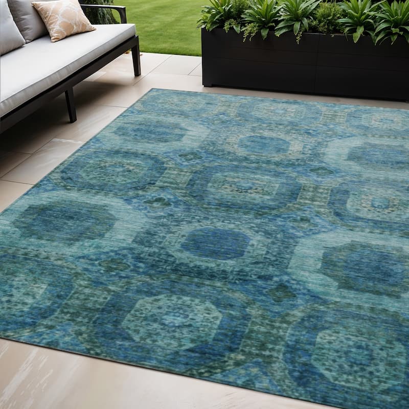 HomeRoots Medallion Transitional Rectangle Outdoor Rug - 5' X 8'