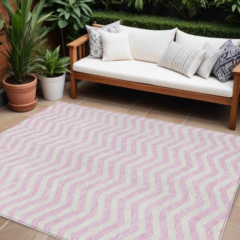 HomeRoots Chevron Transitional Rectangle Outdoor Rug - 10' X 14'