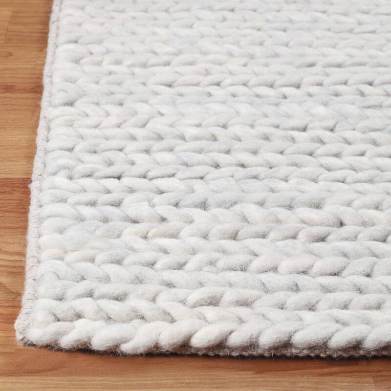 Handcrafted Traditional Rustic Handmade Braided Wool Indoor Area Rug by Superior