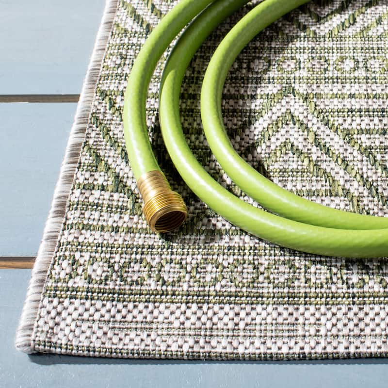 SAFAVIEH Courtyard Zorana Indoor/ Outdoor Waterproof Patio Backyard Rug