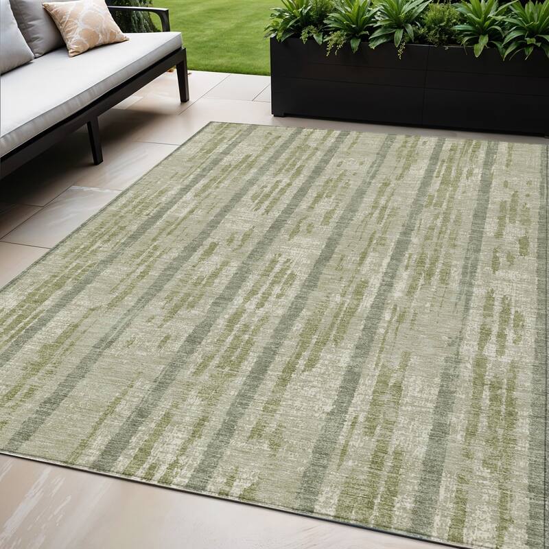 HomeRoots Striped Transitional Rectangle Outdoor Rug - 5' X 8'
