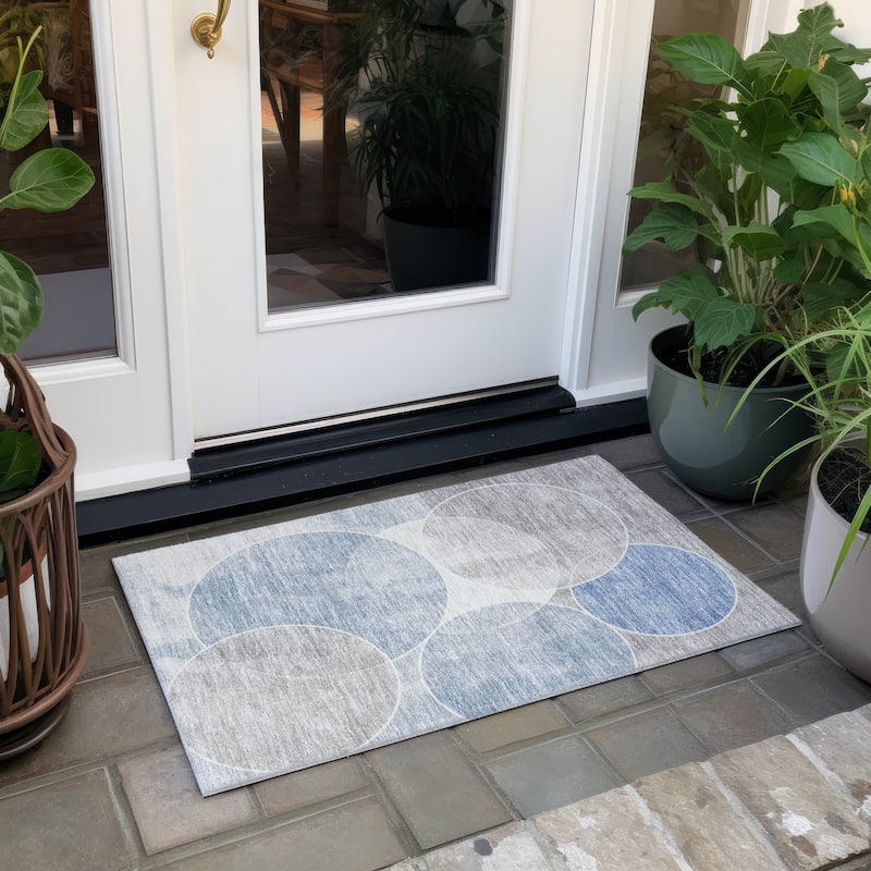 Machine Washable Indoor/ Outdoor Abstract Circles Chantille Rug - Denim - 1'8" x 2'6"
