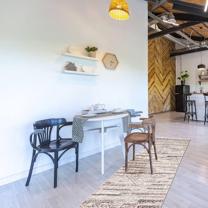 ECARPETGALLERY Kybella Aztec Bohemian & Eclectic Rug