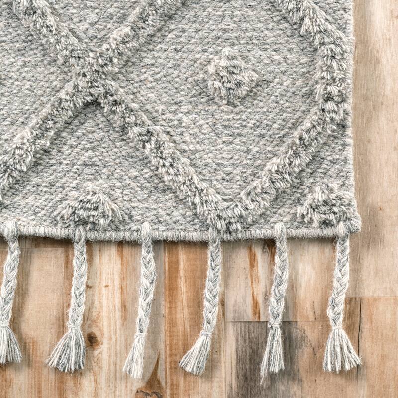 Nuloom Jinny Moroccan Wool Tasseled Area Rug