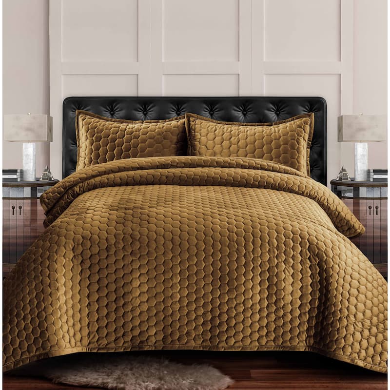 Capri Medallion Velvet Oversized Solid Quilt Set - On Sale - Bed Bath &  Beyond - 31503518