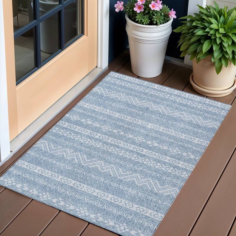HomeRoots Southwestern Transitional Rectangle Outdoor Rug - 3' x 5'