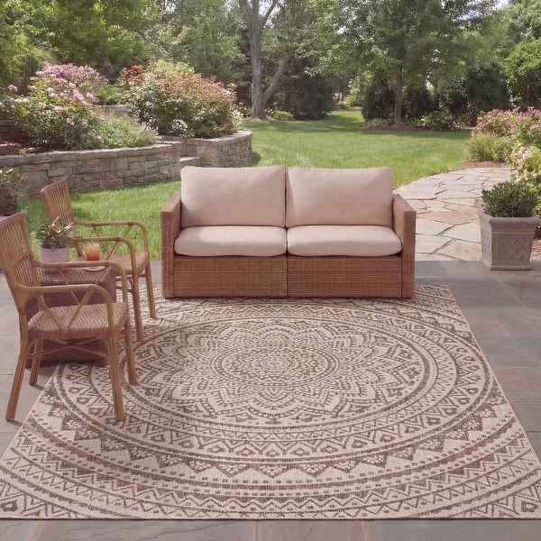 SAFAVIEH Courtyard Fran Mandala Indoor/ Outdoor Waterproof Patio