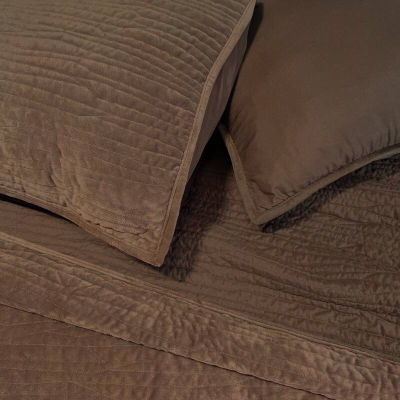 Wonderful Velvet 3 Piece Quilt Set