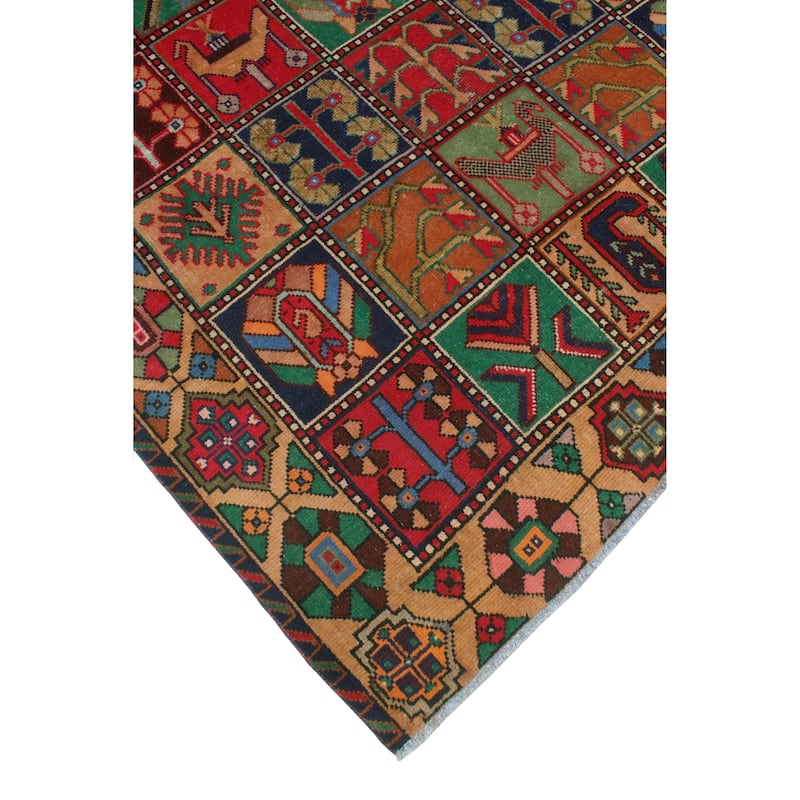 Fine Vintage Bakhtiari Fuat Red/Green Rug - 5'8" x 9'3"