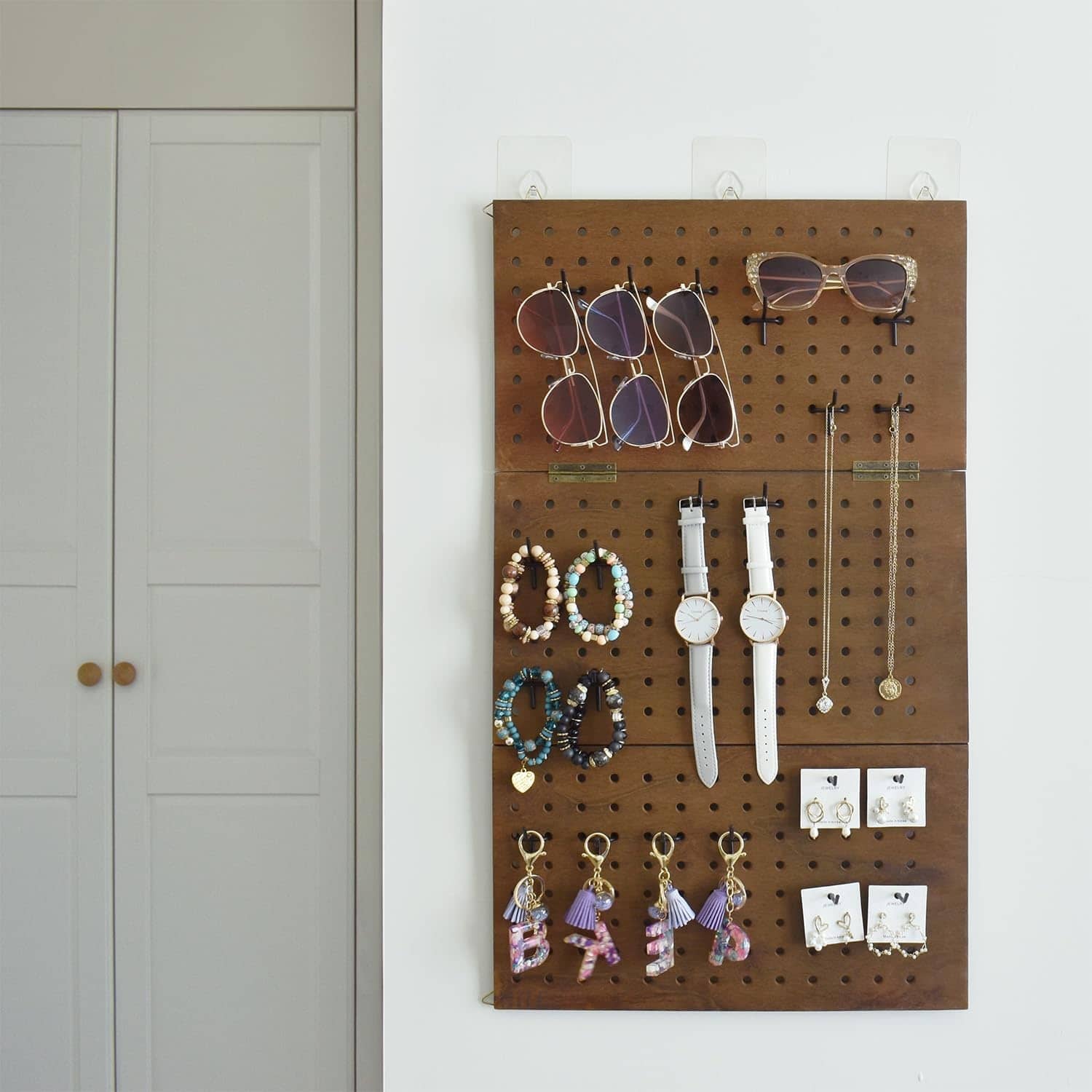 WallMountable Wooden Foldable 3Panel Pegboard Jewelry Display Organizer with 48 Removable