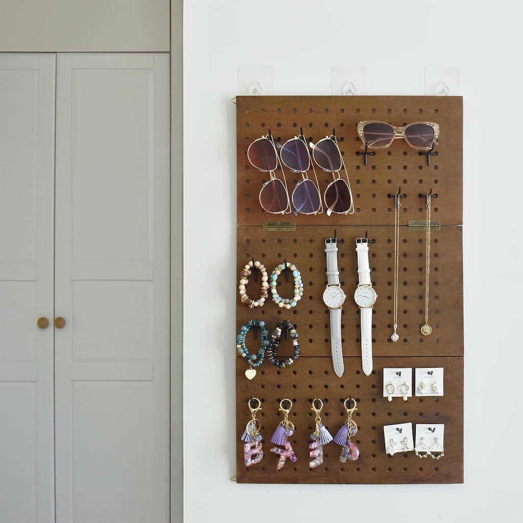 Wall-Mountable Wooden Foldable 3-Panel Pegboard Jewelry Display Organizer with 48 Removable Hooks - S