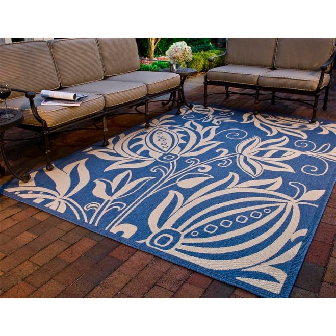 SAFAVIEH Courtyard Leatrice Indoor/ Outdoor Patio Backyard Rug - 6'7" x 9'6" - Blue/Natural