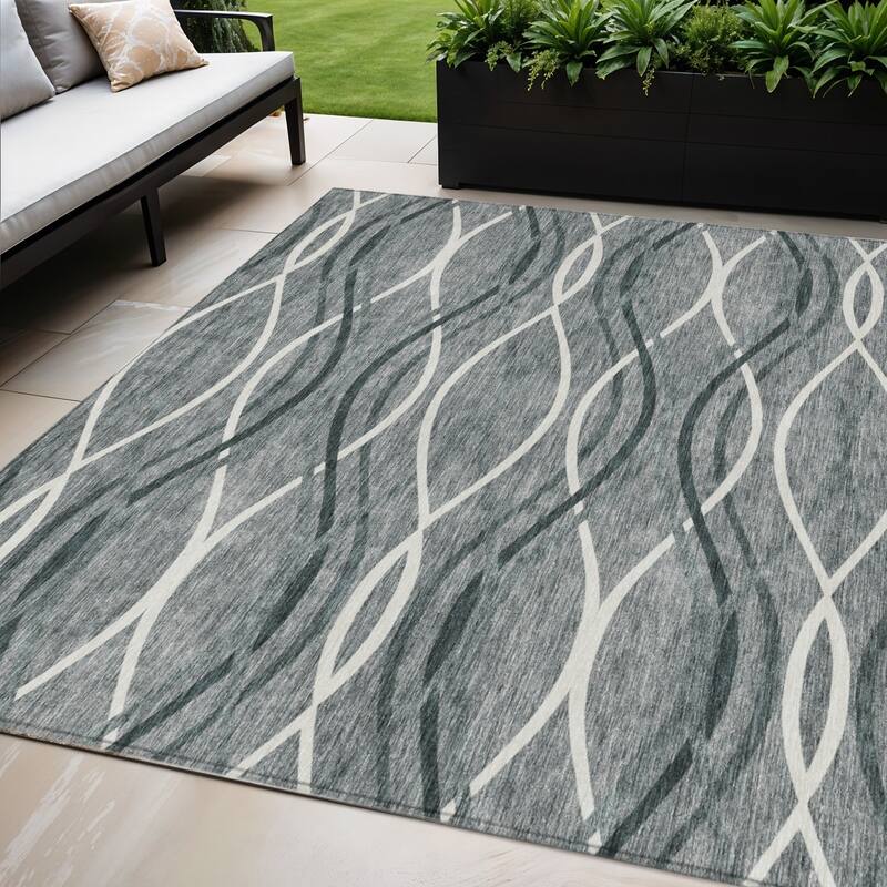 HomeRoots Abstract Transitional Rectangle Outdoor Rug - 5' X 8'