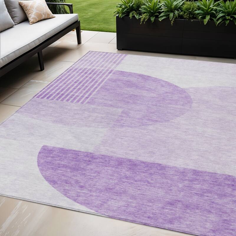 HomeRoots Geometric Transitional Rectangle Outdoor Rug - 5' X 8'