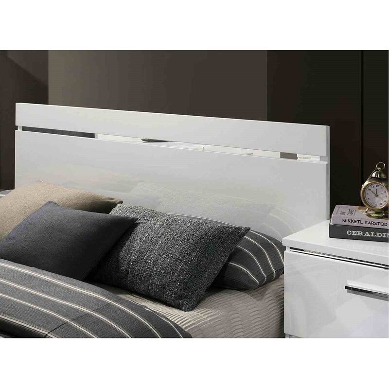 Contemporary White Finish 4 Piece Bedroom Set Bed Nightstand Dresser Mirror
