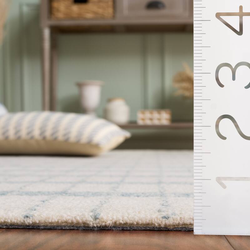 SAFAVIEH Handmade Genre Poliana Wool Rug