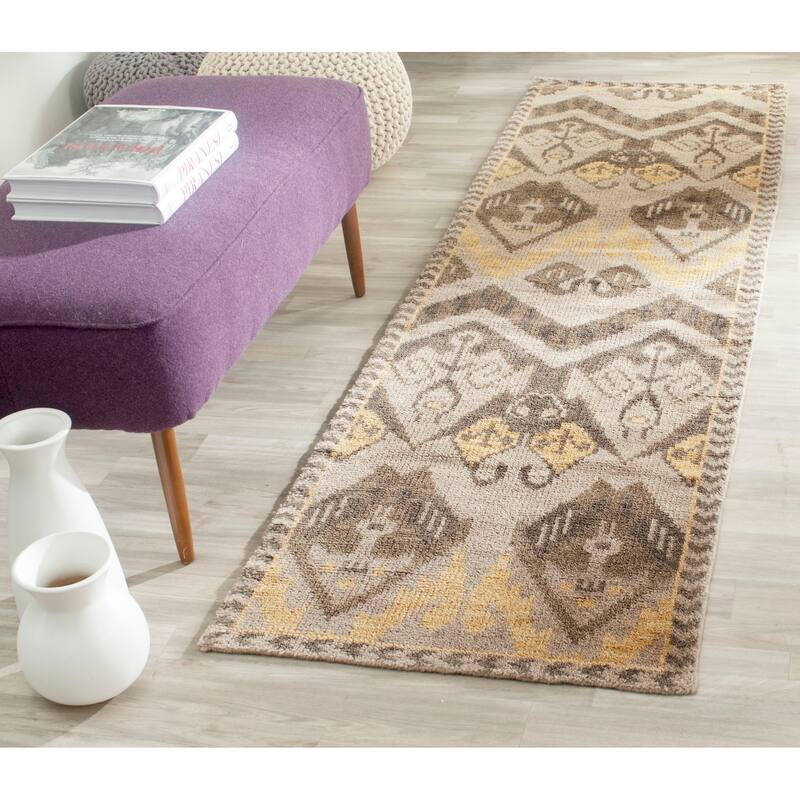 SAFAVIEH Hand-knotted Kenya Farie Southwestern Tribal Wool Rug - 2'3" x 8' Runner - Gold/Beige