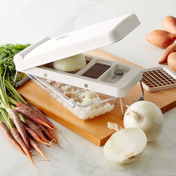 https://ak1.ostkcdn.com/images/products/is/images/direct/7bf766874233241051f8bc7c865515174de366ea/Progressive-PL8-Professional-3-Cup-Vegetable-Chopper%2C-White.jpg?impolicy=medium
