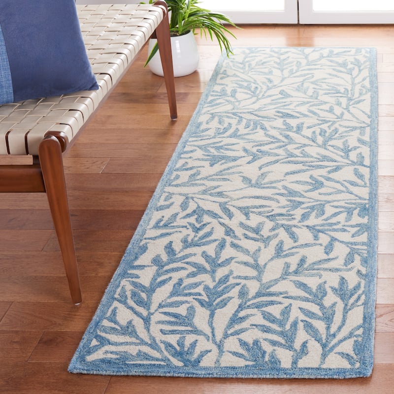 SAFAVIEH Handmade Jardin Mariegret Wool Rug - 2'3" x 7' Runner - Ivory/Blue