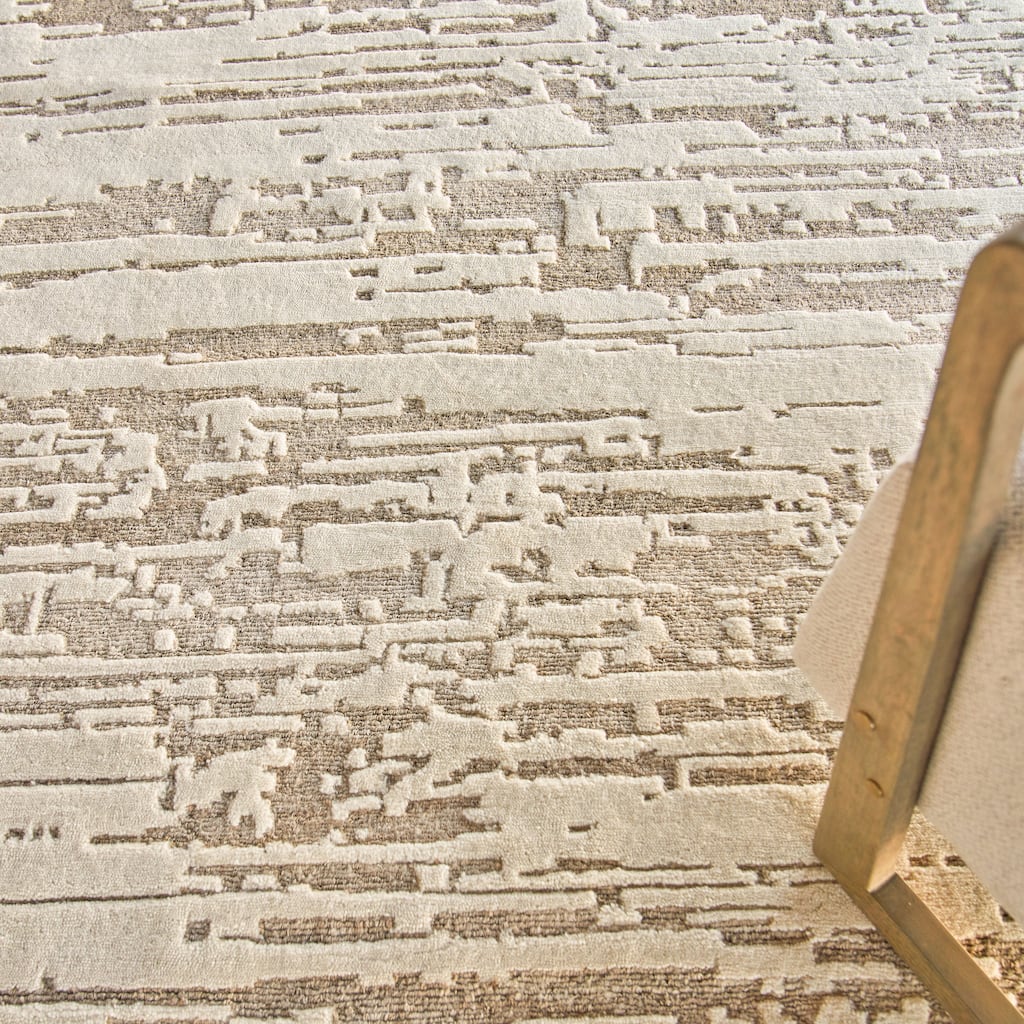 EXQUISITE RUGS Platinum Hand-knotted Wool/Nettle Beige Area Rug.