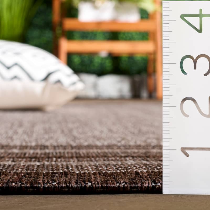 SAFAVIEH Courtyard Vickie Indoor/Outdoor Waterproof Patio Backyard Rug