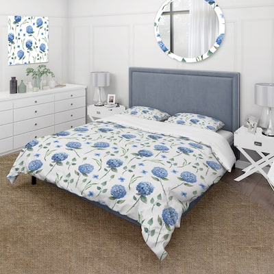 Designart 'Blue Hydrangea With Leaves On White Background' Traditional Duvet Cover Set