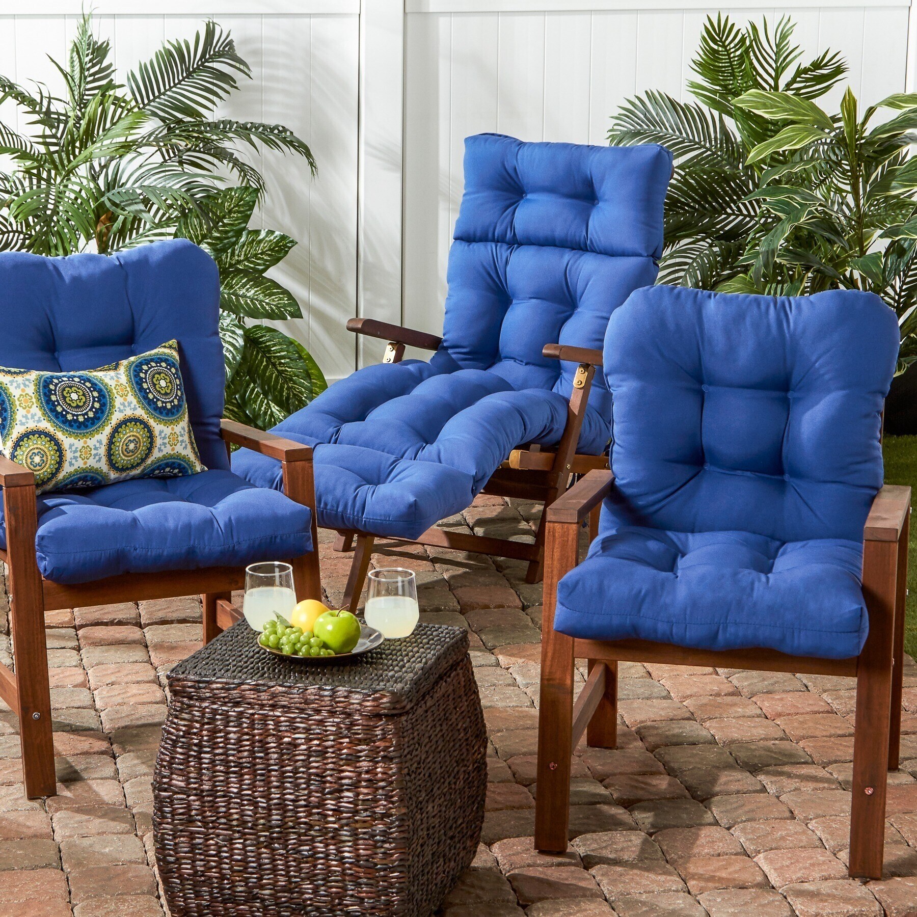 Indoor & Outdoor Seat/Black Cushion Color: Marine Blue