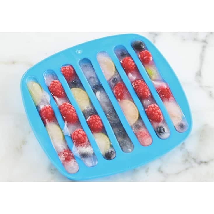 Cheer Collection Silicone Ice Ice Stick Tray for Water Bottles
