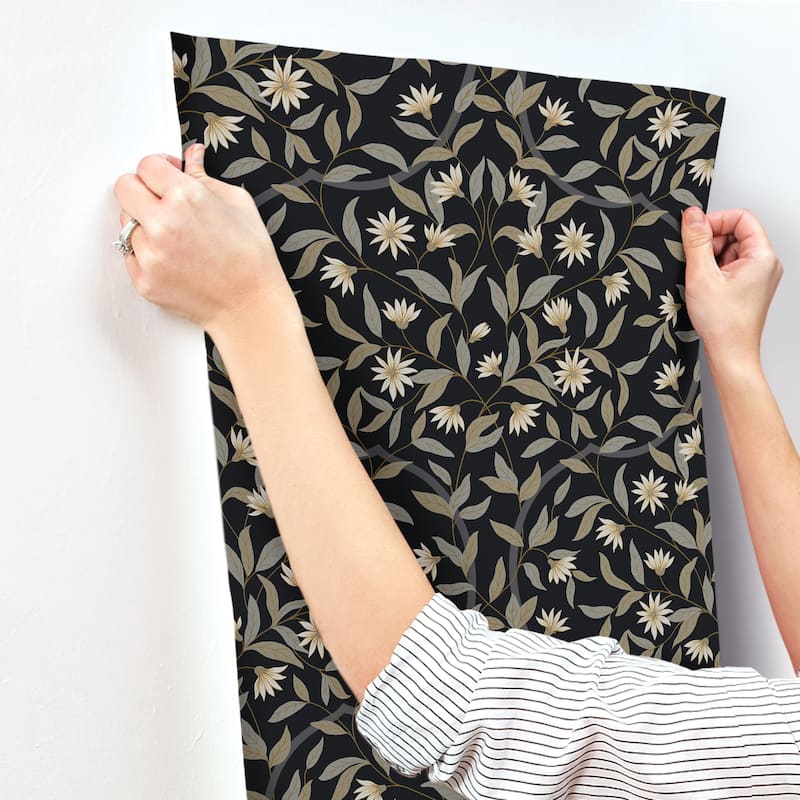 Norwalk Jasmine 27 in. x 27 ft. = 60.75 sq. ft Wallpaper Roll