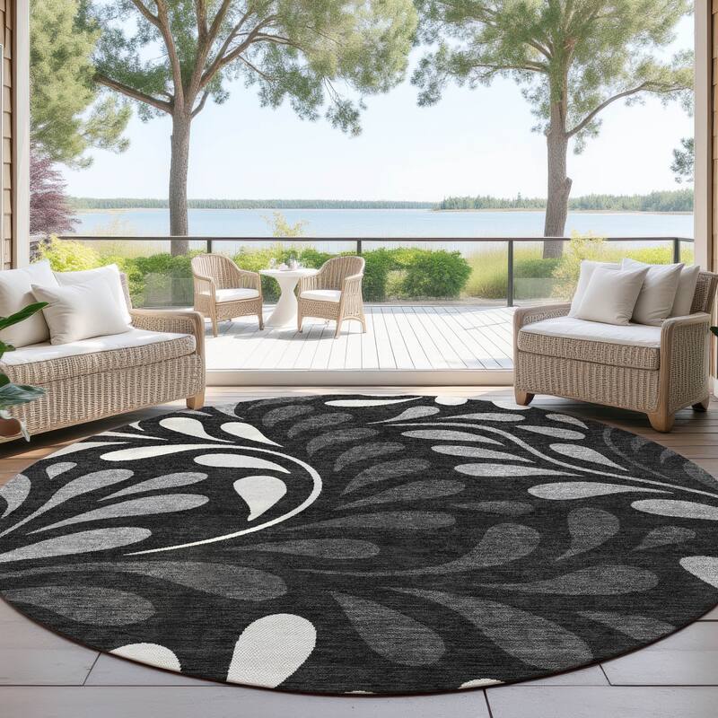 Machine Washable Indoor/ Outdoor Floral Arabesque Chantille Rug - Black - 8' x 8'