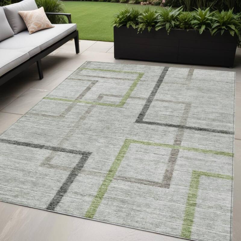 HomeRoots Geometric Transitional Rectangle Outdoor Rug - 5' X 8'