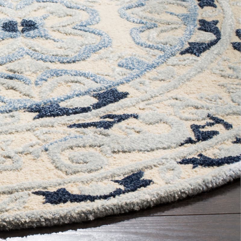 SAFAVIEH Handmade Bella Nursel Modern Floral Wool Rug