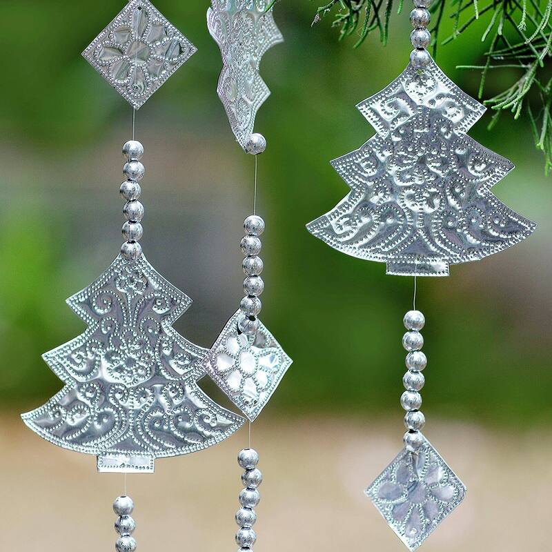 NOVICA Christmas Tree Parade, Aluminum ornament garland