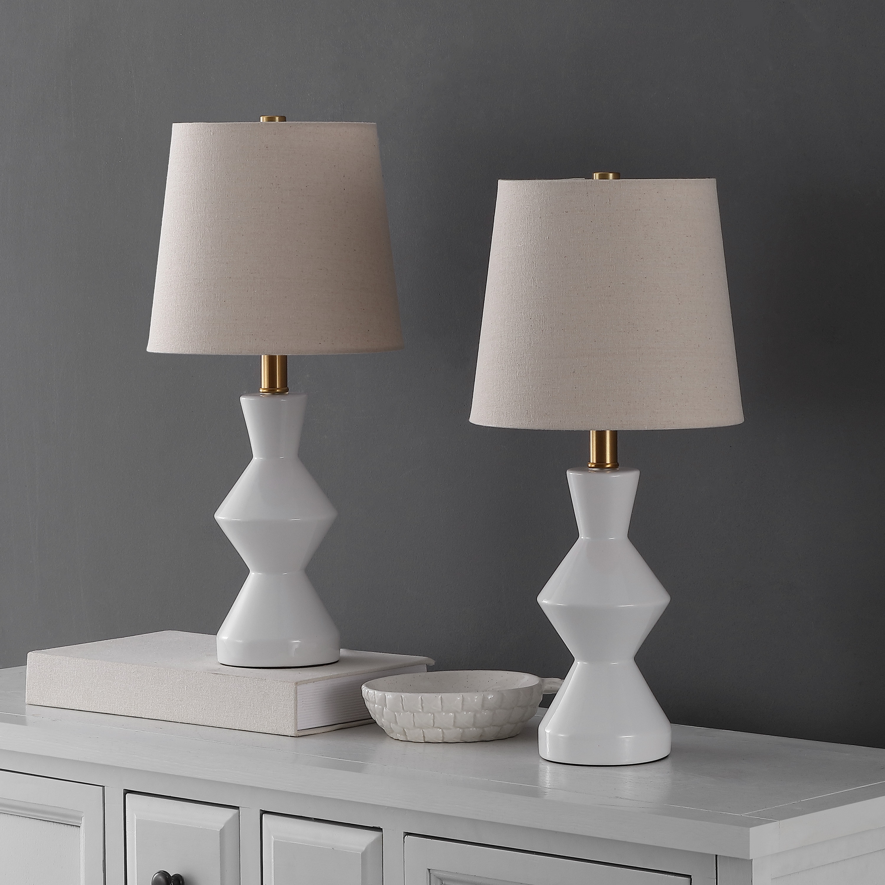 SAFAVIEH Couture Noven, 21-inch, Ceramic Table Lamp (Set of 2) - 10"W x 10"D x 21"H