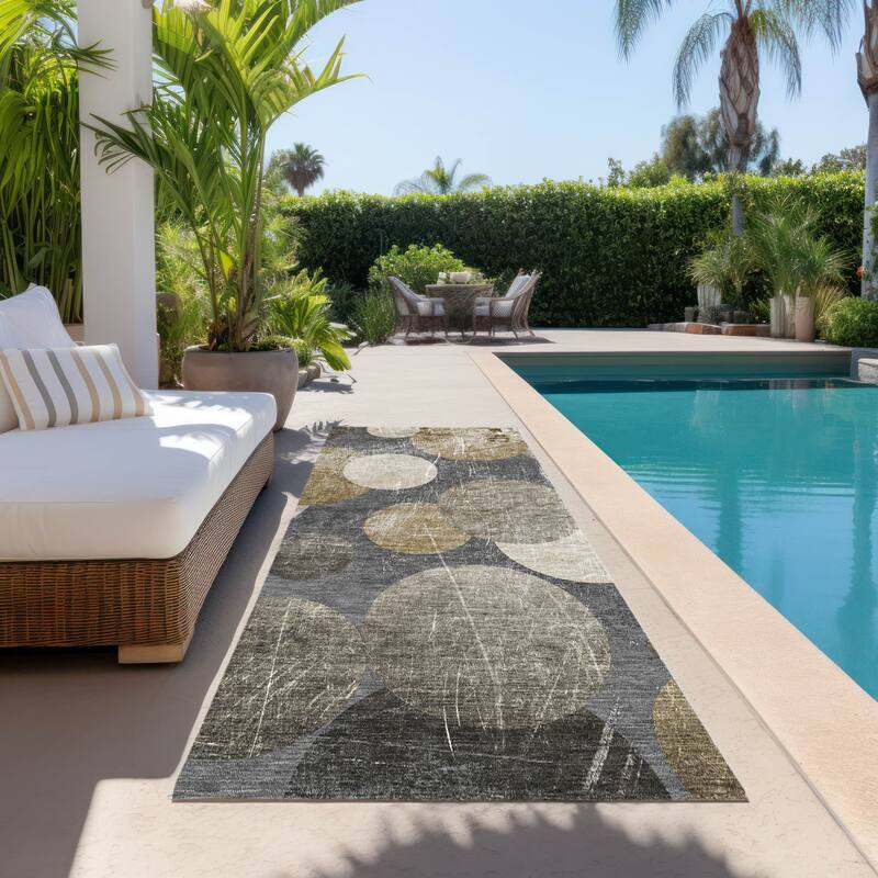 Vana Modern Art-Inspired Weather Resistant Blended Style Runner Outdoor Rug