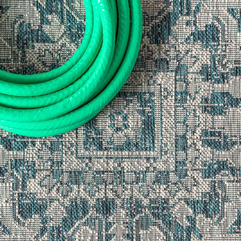 JONATHAN Y Charleston Medallion Indoor/Outdoor Area Rug