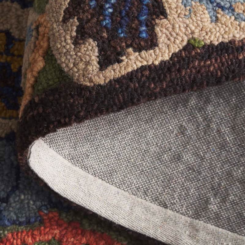 SAFAVIEH Handmade Jardin Rusa Country Floral Wool Rug