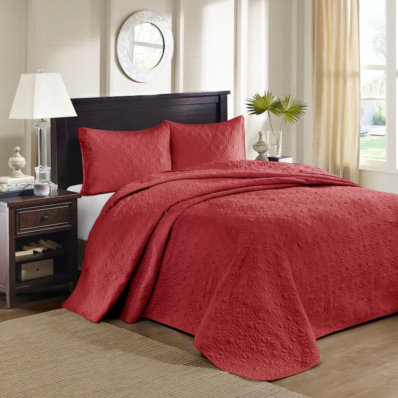 Madison Park Mansfield Reversible Oversized 3-piece Solid Texture Bedspread Quilt Set with Matching Shams