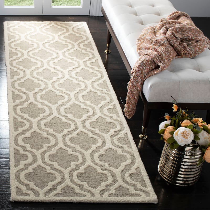 SAFAVIEH Handmade Cambridge Marijela Modern Moroccan Wool Rug - 2'6" x 8' Runner - Mocha/Ivory