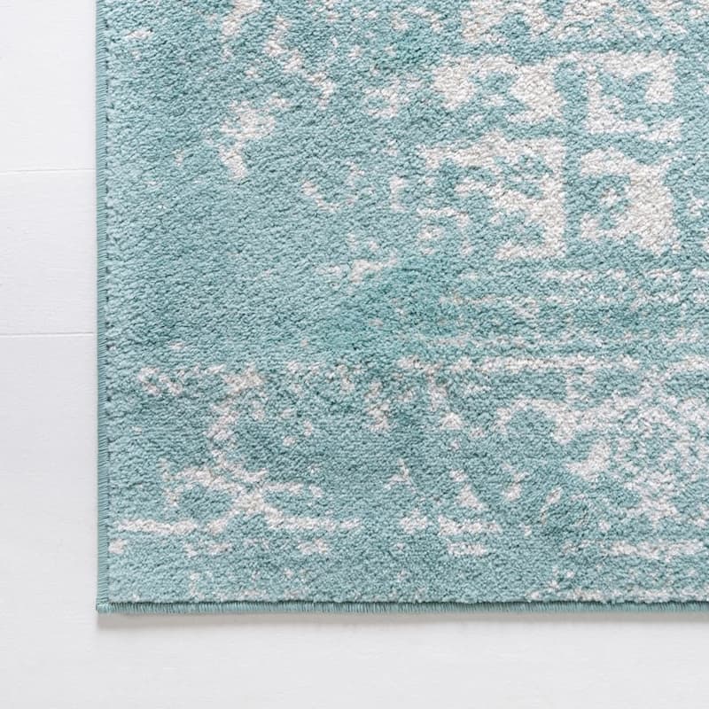 Traditional Brenda Collection Area Rug