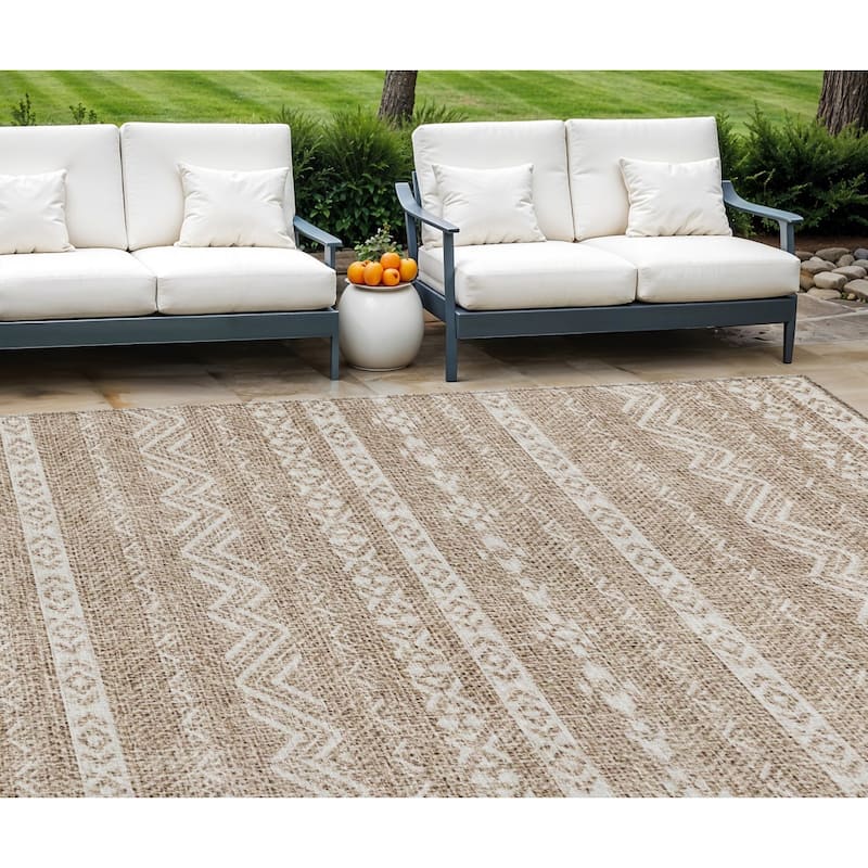 HomeRoots Southwestern Transitional Rectangle Outdoor Rug - 8' X 10'