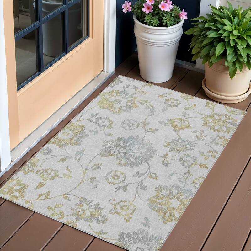 HomeRoots Floral Transitional Rectangle Outdoor Rug - 3' x 5'