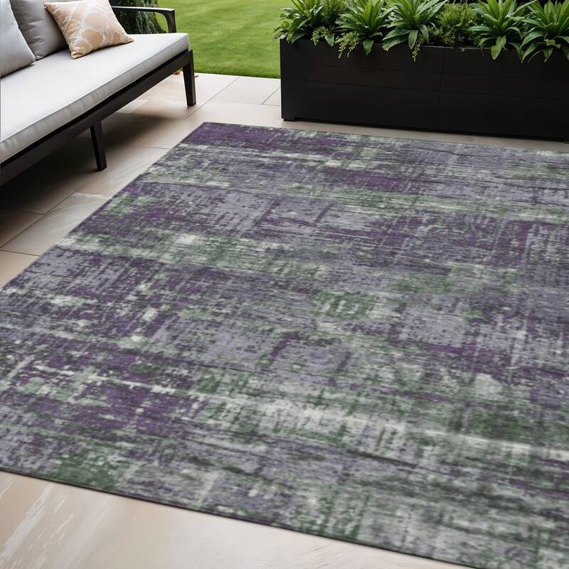 HomeRoots Geometric Transitional Rectangle Outdoor Rug - 5' X 8'