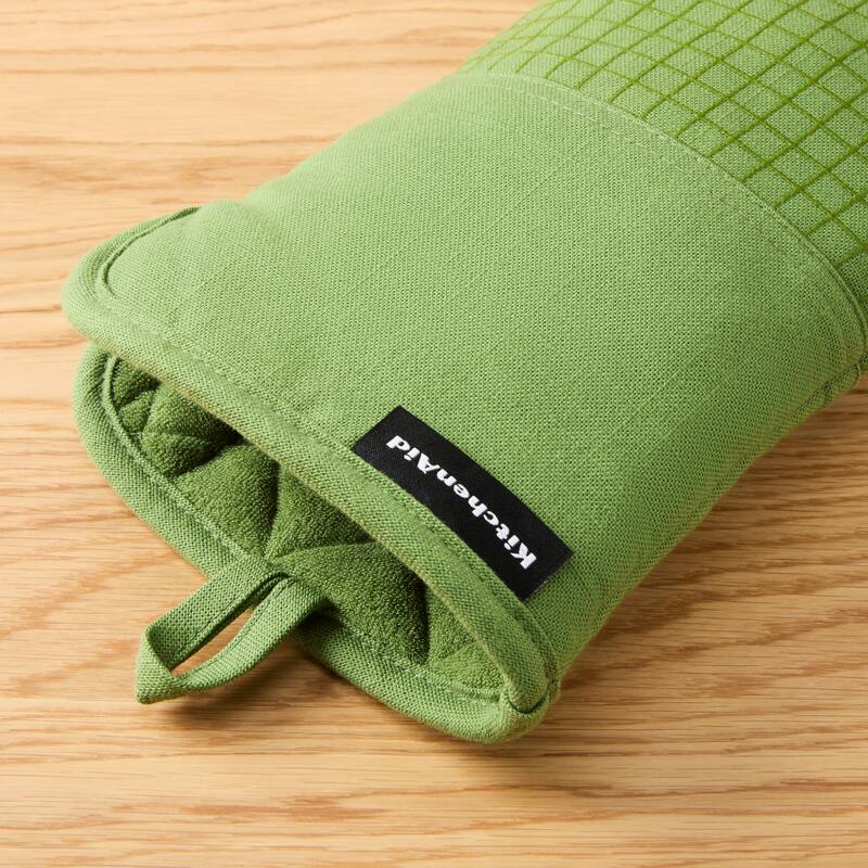KITCHENAID Gourmet Series Gridlines Oven Mitts 2-Pack Set, Heat Resistant up to 600°F, Soft Silicone Grip, Magnetic Cuff