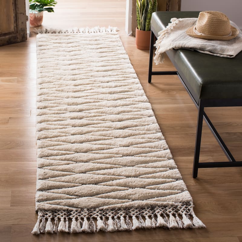 SAFAVIEH Handmade Casablanca Shag Yanina Tribal Wool Rug - 2'3" x 8' Runner - Ivory/Brown