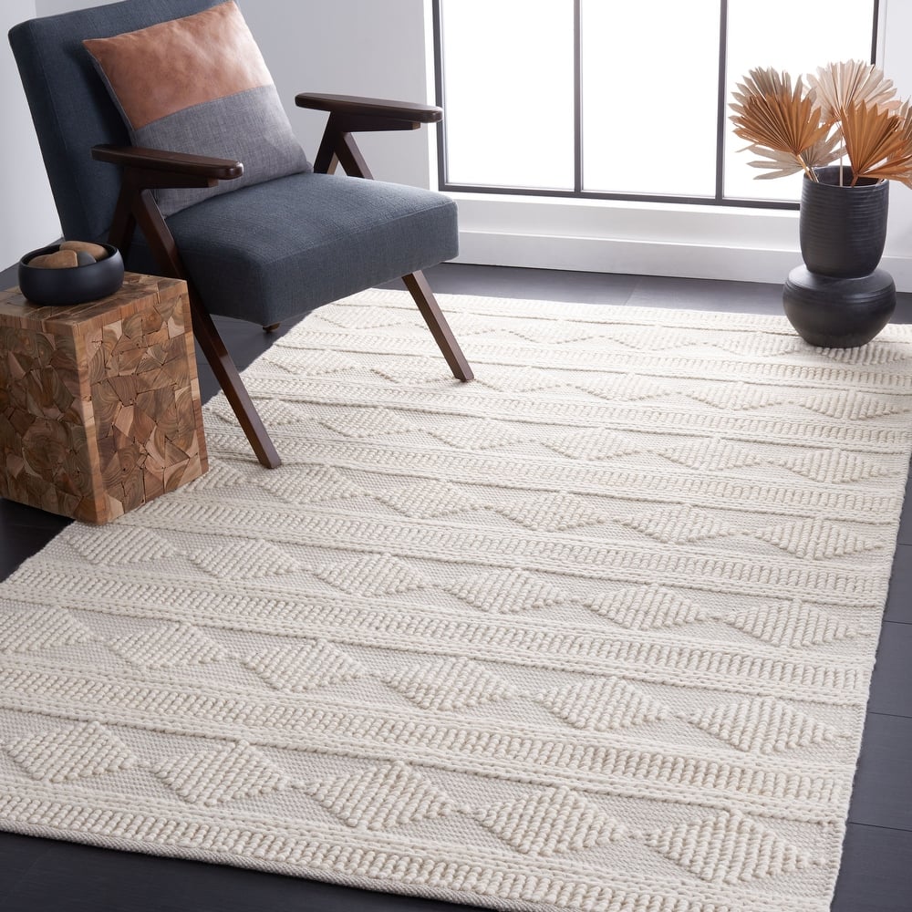 SAFAVIEH Handmade Natura Saroj Boho Wool Rug